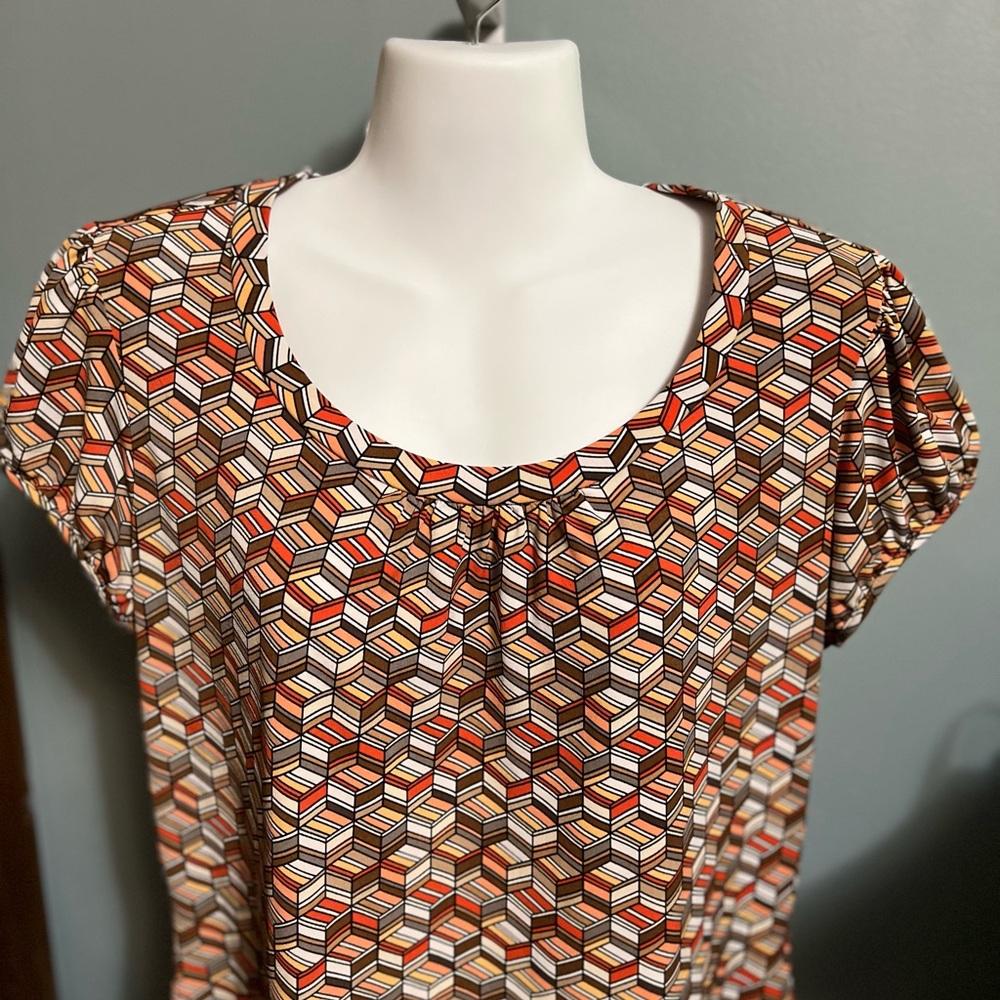 ☃️$5☃️ Worthington Stretch Geometric Patterned Short Sleeve Blouse Preloved - Picture 2 of 3